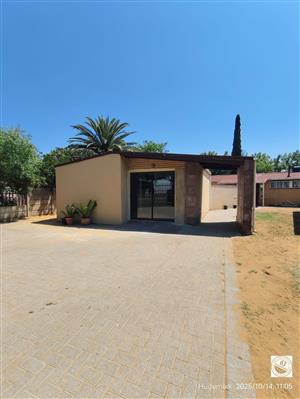 Bachelor Flat to Let – Neat and Secure