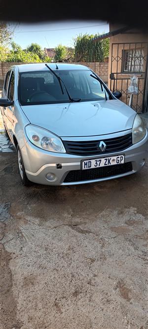 Emmanuel am selling my Renault sandero in good excellent condition moving perfec