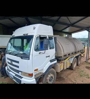 2007 UD440 12000 litres Water truck