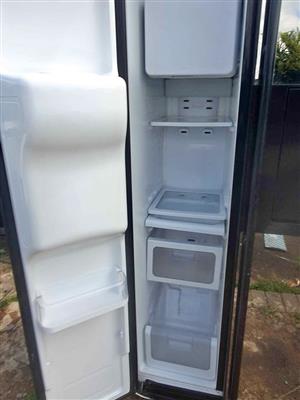 Samsung side by side Mirror fridge with water and ice dispenser for sale.