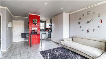 Apartment For Sale in Lakefield