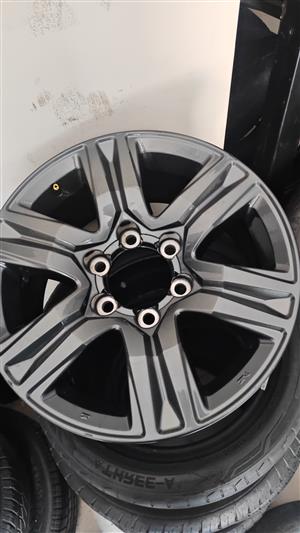 17" Toyota Hilux/Fortuner original mag to use for spare wheel 