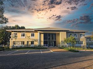 Office space to let on the 1st floor in Country Club Estate