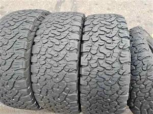 4 X 285/60/18 BF Goodrich A/T KO2 off-road tyres with sufficient thread for sell 