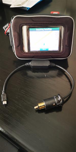 Givi GPS holder/bracket & Garming Nuvi 500 GPS combo + charge cable