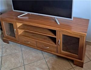 Solid Kiaat TV Stand