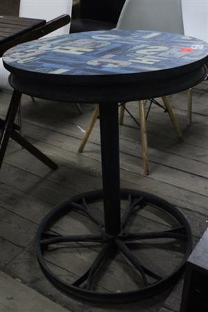 BLUE AND BLACK SIDE TABLE(S066272C)