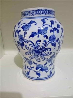 LOVELY  BLUE/WHITE vase - simply GORGEOUS 