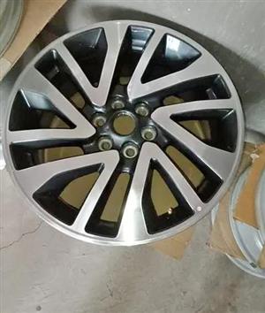 18inch Nissan Navara original mag to use for spare 
