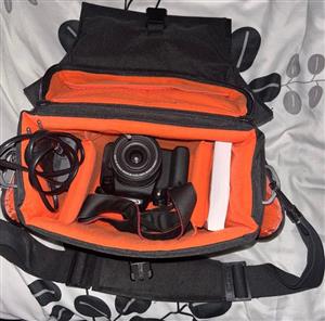 A Canno D800 camera with its bag in excellent condition.