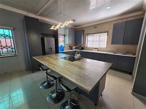 BEAUTIFUL INTERIOR HOUSE FOR SALE IN A BUSY STREET