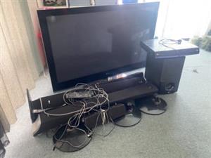 Selling 43 inch tv with surround sound