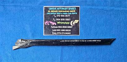 Land Rover Discovery 5 Windscreen Pillar Trim