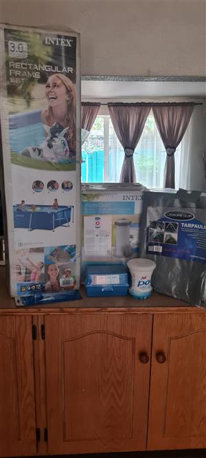 Intex pool (brand new never been used) including pump and accessories 