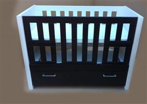 Baby furniture Elegant wooden squareline Cot Duw 05