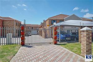 Spacious 3 bedroom apartment in a quiet family area