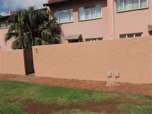 Townhouse For Sale in Raceview