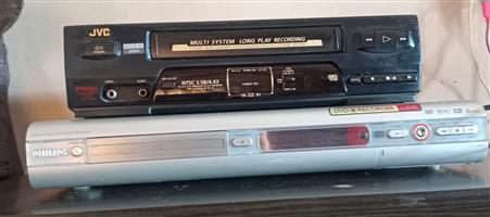 RETRO MEDIA PLAYER BUNDLE – JVC VCR + PHILIPS DVD RECORDER 