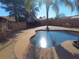 House For Sale in Rooihuiskraal North