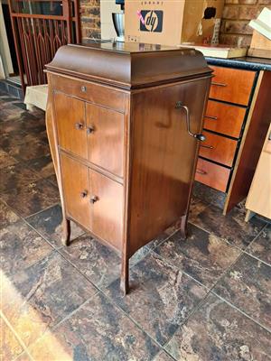 1920 His Masters Voice Gramophone