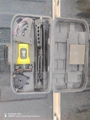 Webco Self-Levelling Cross Laser with tripod