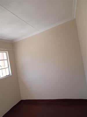 Outside room to rent in Observatory, Johannesburg