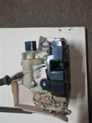 Vw jetta 4 right front main door lock with cable