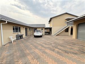 4 Bedroom house with 2 Flatlets for Sale