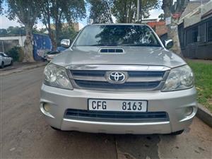 2008 Toyota Fortuner 3.0 D4D Diesel, Manual, Silver, 99000kms. Leather seats
