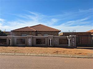 House For Sale in Karenpark