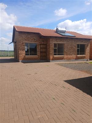 Secure Family Living in a Well-Maintained Complex