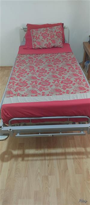 Electronic hospital bed 