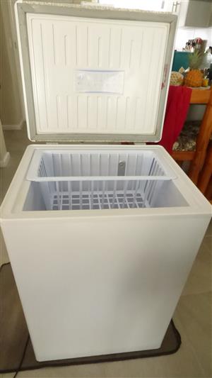 Freezer 130 liter Defy chest freezer  