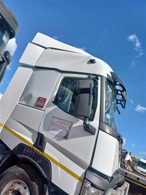 Renault C440/Volvo Version 4 truck stripping