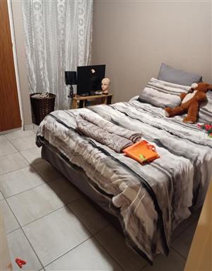 Bachelor room to rent in Mayerspark is available immediately for R5000 