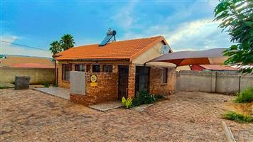 Spacious 3-Bedroom Home for Sale in Phillip Nel Park – Great Investment Potential