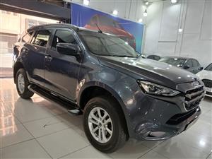 2022 isuzu MU-X 3.0L 7seater 4x2 automatic with spare key and service plan