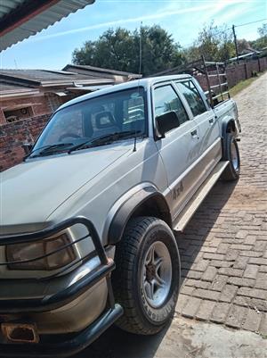 Mazda Magnum 2.5 turbo diesel 4x4 1998 model 