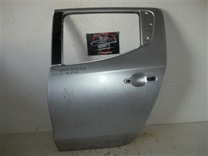 Mitsubishi Triton 18-24 left rear door 