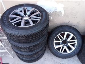 18" Toyota Hilux/Fortuner mags with brand new 265/60/18 Dunlop Grandtrek A/T set 