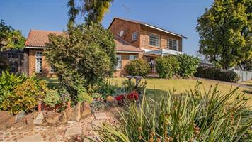 Spacious 5-Bedroom Family Home with Flatlet, Multiple Living Areas, and Income Potential