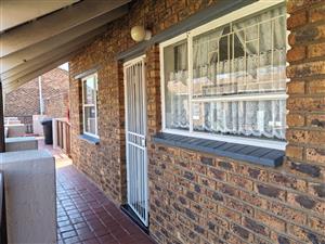 Townhouse For Sale in Ravenswood
