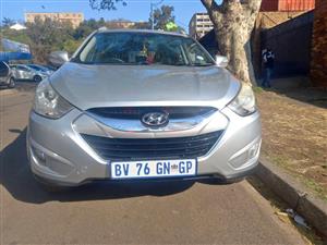 2012 Hyundai ix35 2.0 Manual Petrol Silver Leather seat