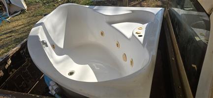 Jacuzzi with pump