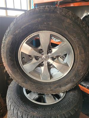 TOYOTA  HILUX  16" MAG RIMS R9500
