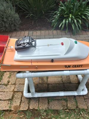 DM Craft bait boat.Good condition