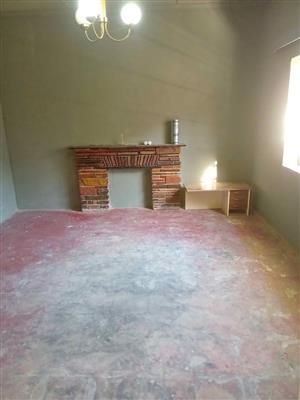 Small outside room to let bezvalley  Close to shell garage