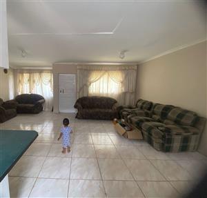 SPACIOUS RENTAL IN LENASIA