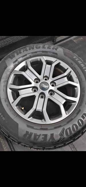 Ford ranger 255/65R18 goodyear wrangler