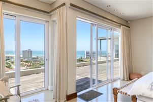 EXQUISITE PENTHOUSE! VIEWS FOR DAYS!